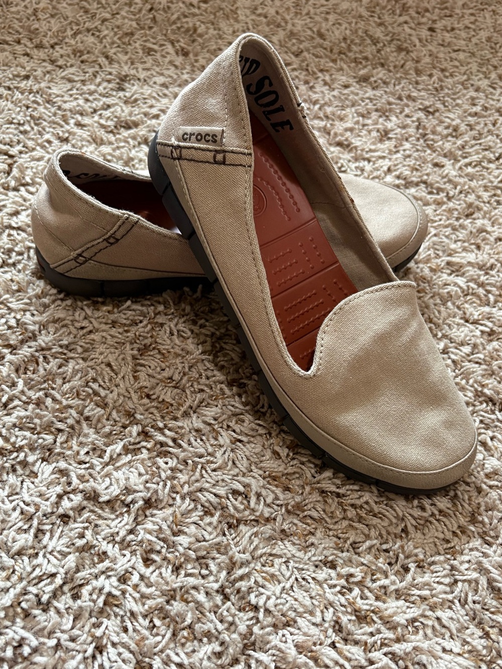 CROCS Stretch Sole skimmer loafers Canvas Slip-On in tan women’s size 8